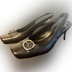 Gianni Bini Women’s heels.Size 9 M.Color Fudge.Good pre-owned condition.Heel 2.5